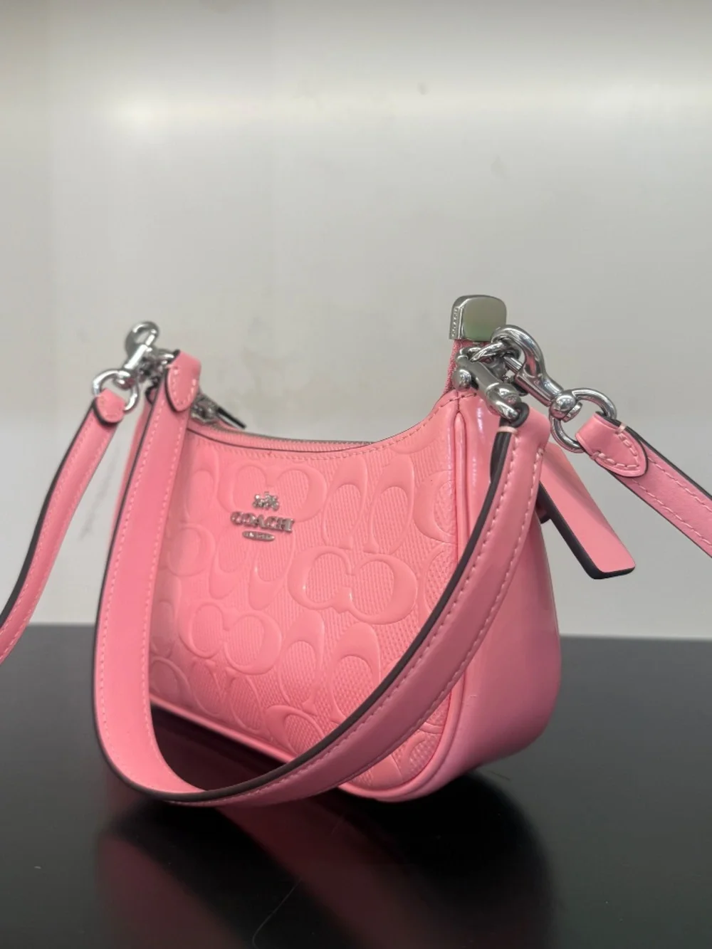 NWT Coach! Teri Mini Crossbody BagIn Signature Leather With Heart Charm 🌸 ccz29 - Picture 3 of 10